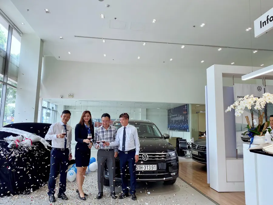 Khoảnh khắc giao xe Volkswagen — ảnh 1